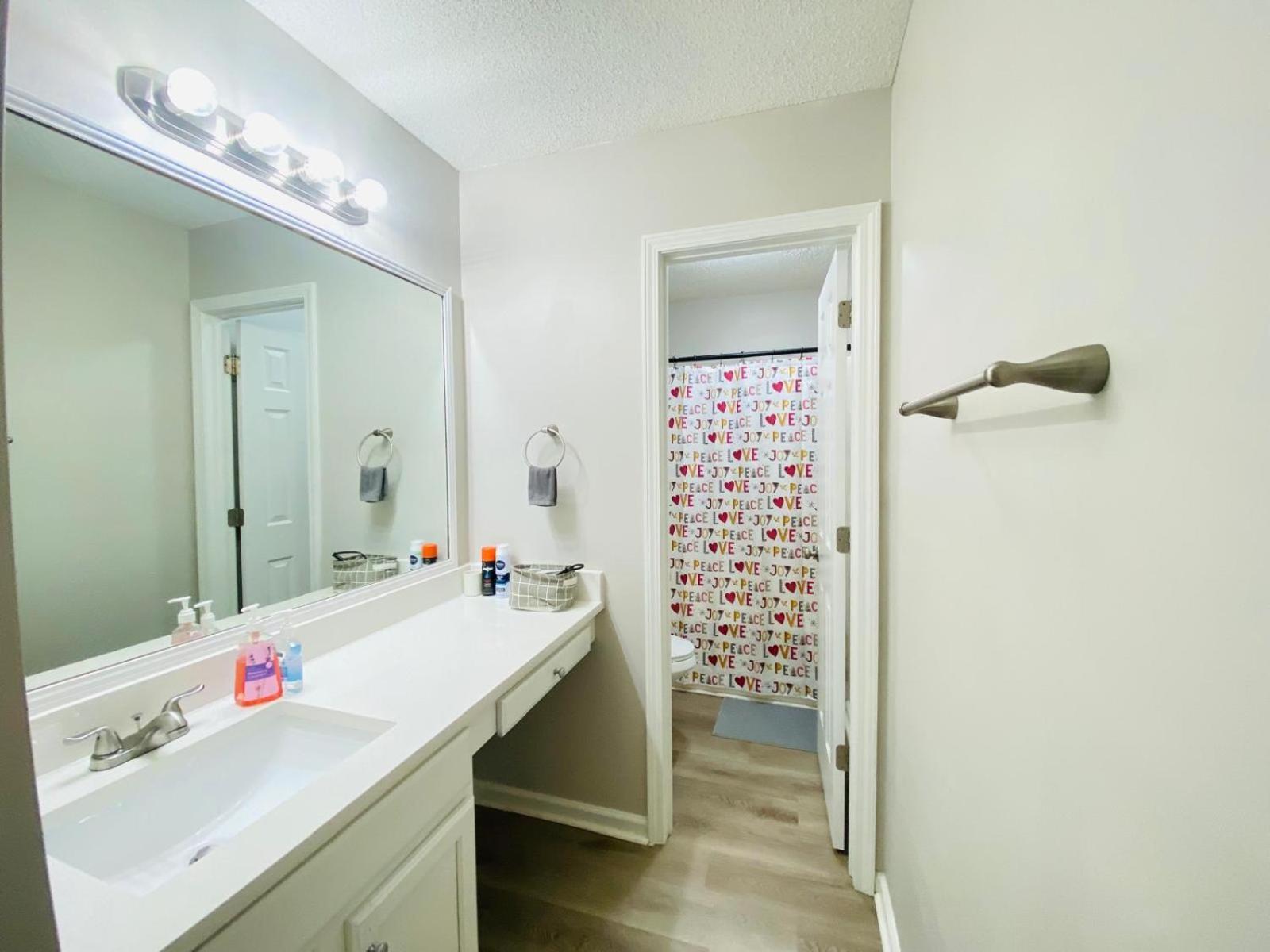Spacious Room With Shared Bathroom Raleigh Eksteriør billede