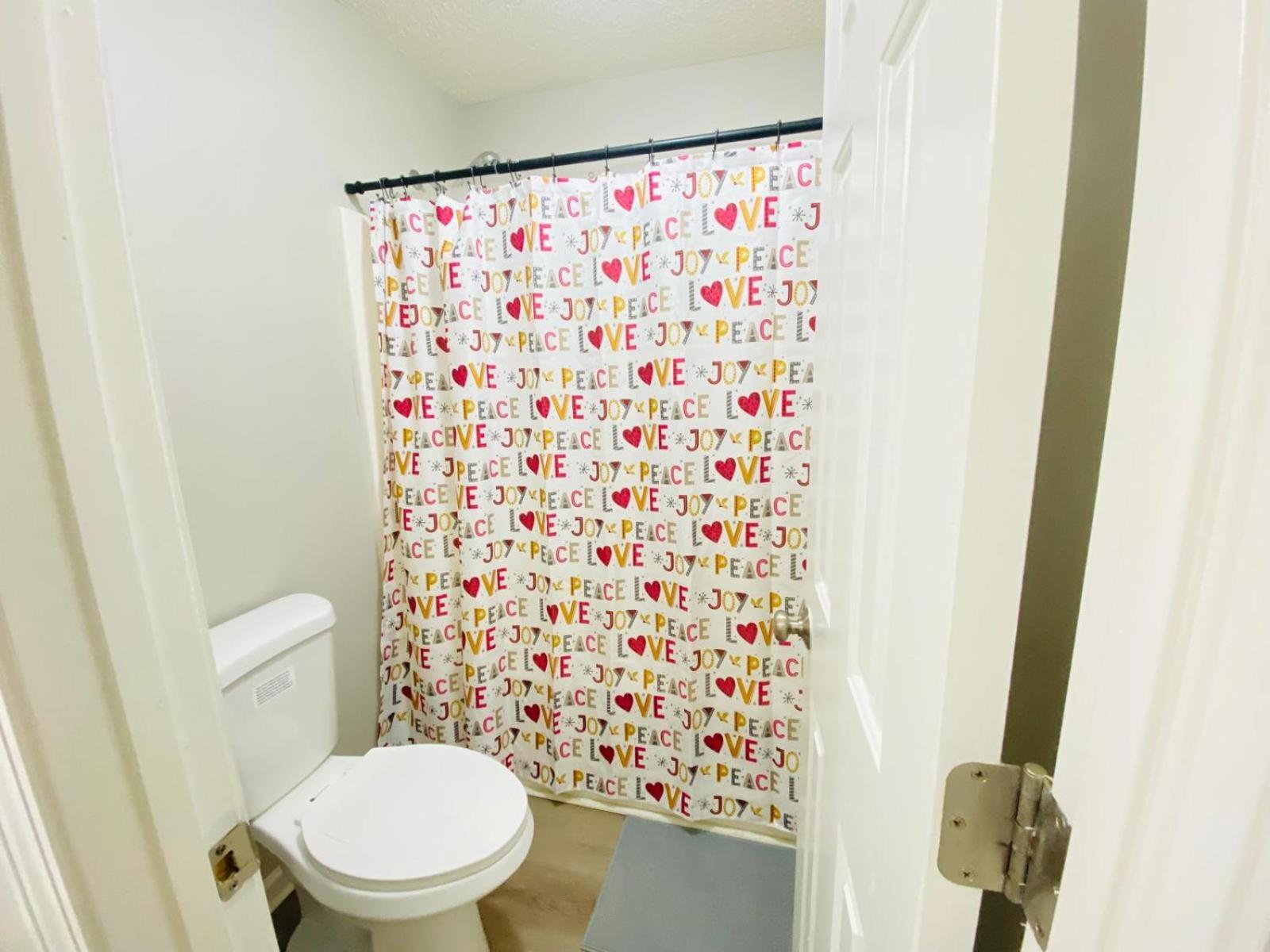 Spacious Room With Shared Bathroom Raleigh Eksteriør billede